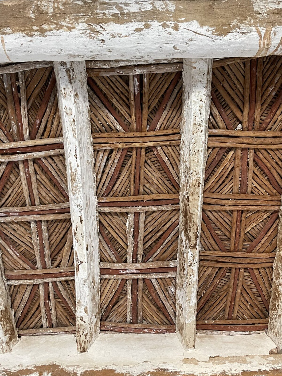 Porte traditionnelle du grenier collectif